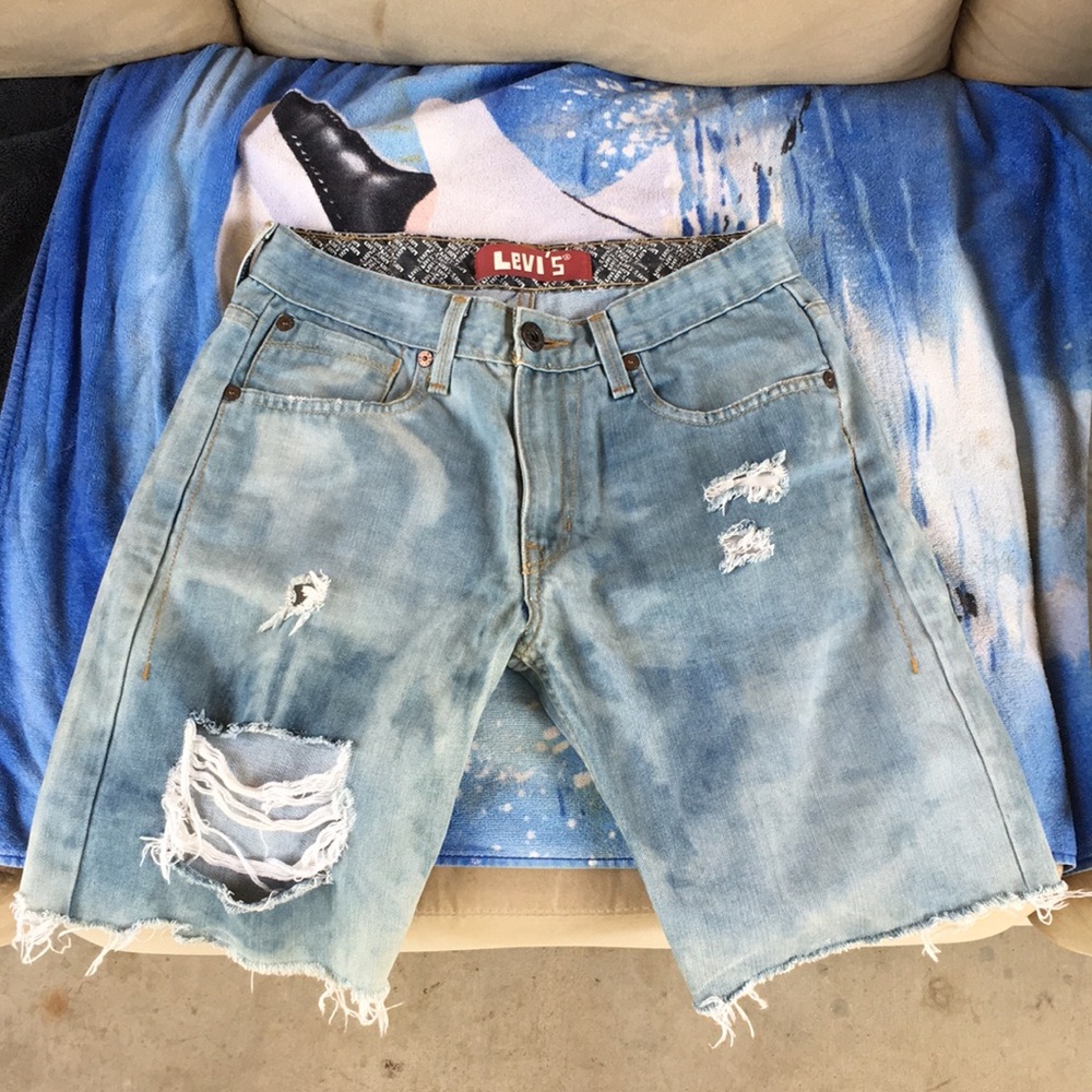 Levi distressed jean shorts